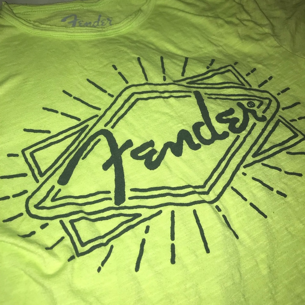 A Lucky Brand Fender t-shirt 100% COTTON